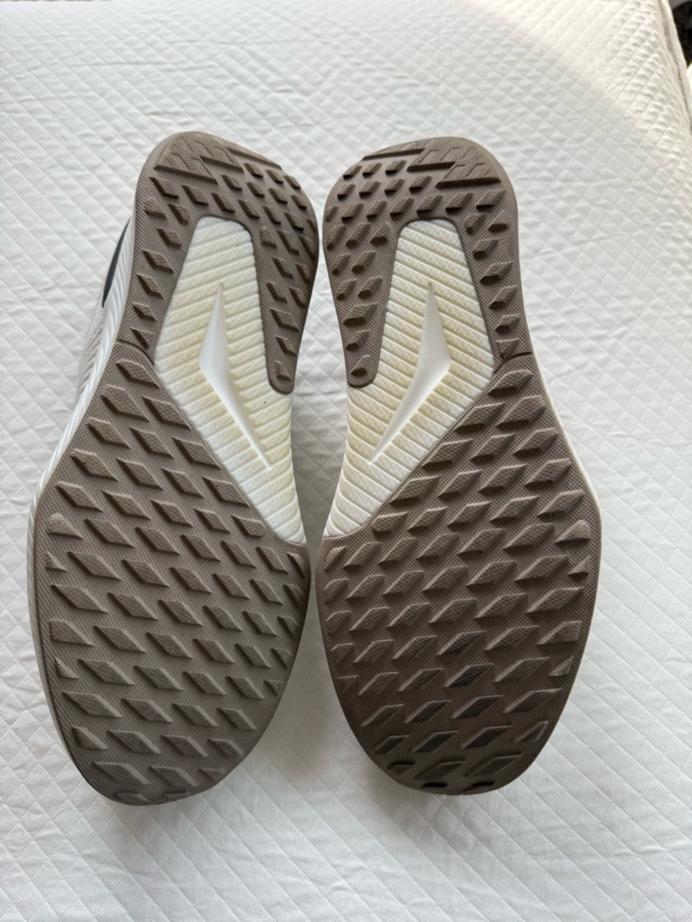 allbirds Men's Beige and Dark Brown Tree Runner Sneaker. Excellent Condition. - Picture 5 of 5